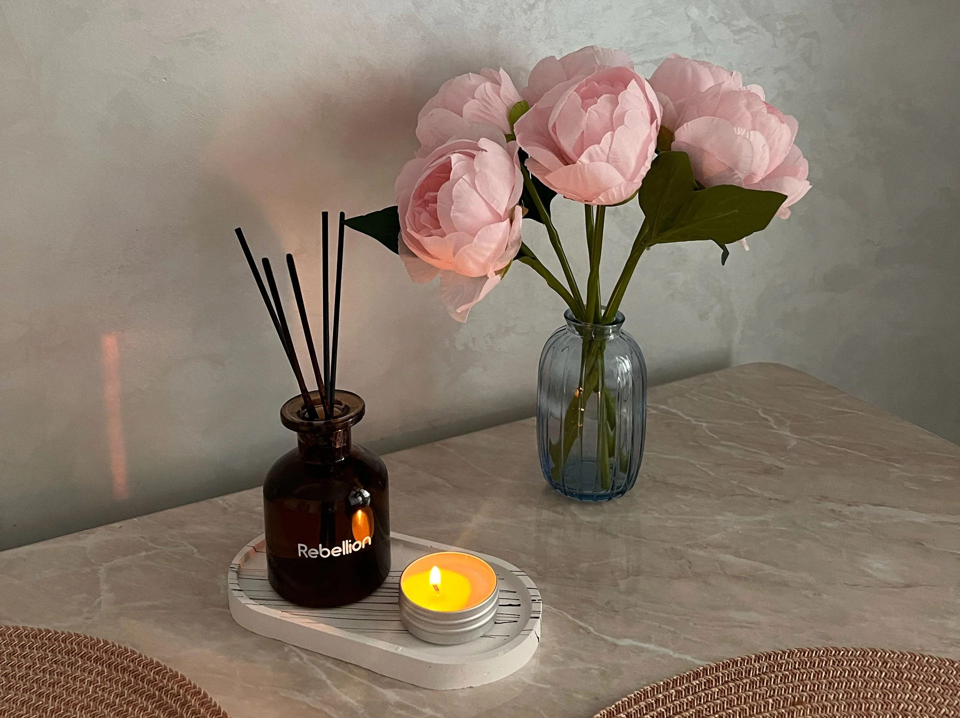 Ruang Tenang dengan Detail yang Tepat